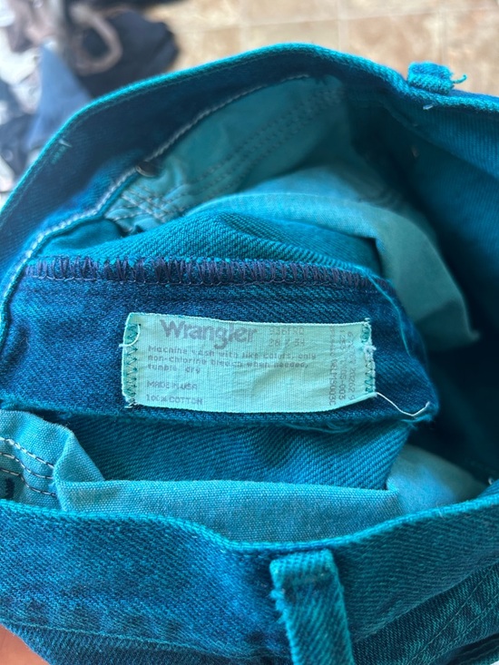 Vintage Wrangler Straight-Leg Jeans in Bright Blue Denim - Picture 5 of 8